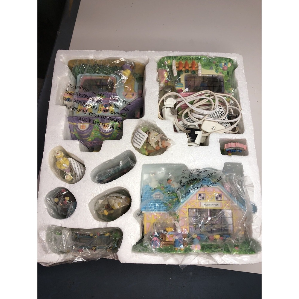 Easter Village Town House Decor Ceramic Buildings 10 Piece Lot Figures Holiday